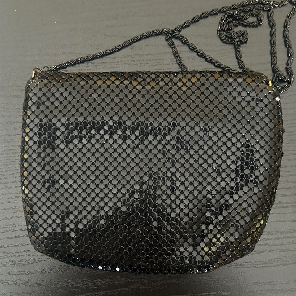 Elegant Black Crossbody Bag with Gold Detail - Picture 13 of 16